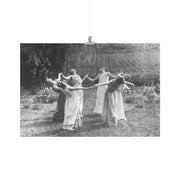 Affiche mate "Cercle de femmes dansant"