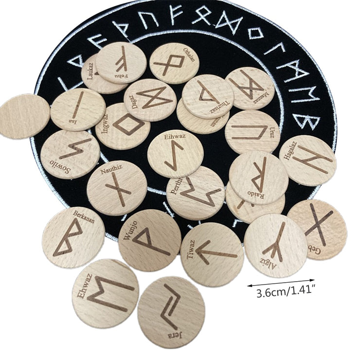 Conjunto de adivinación de runas de madera grabada