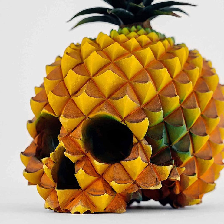 Escultura de calavera de piña tropical
