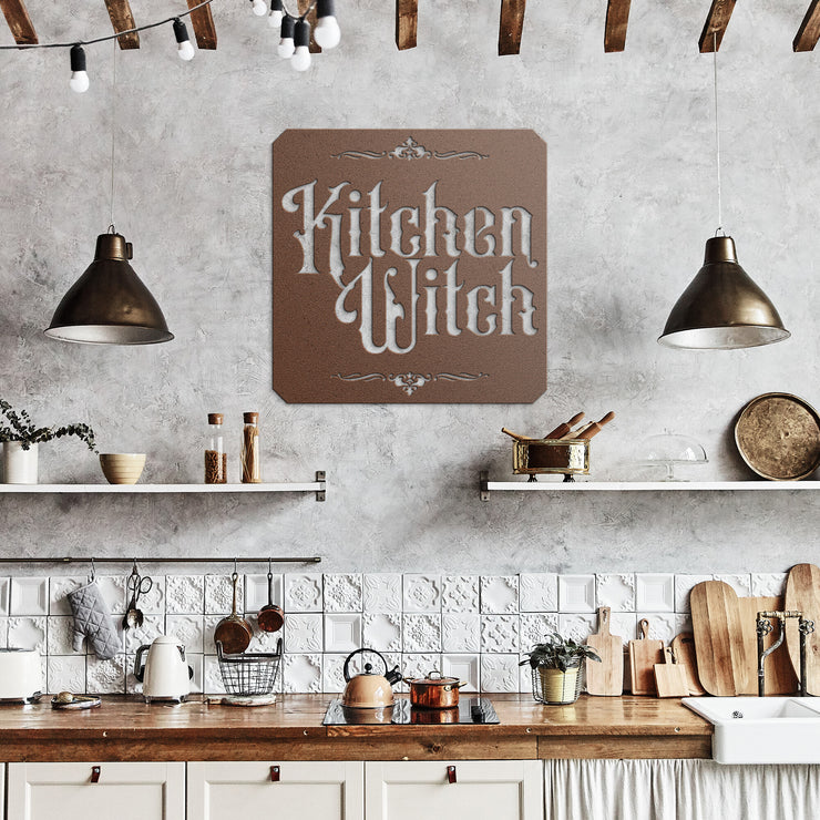 Plaque en métal découpée « Kitchen Witch »