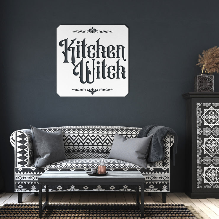 Plaque en métal découpée « Kitchen Witch »