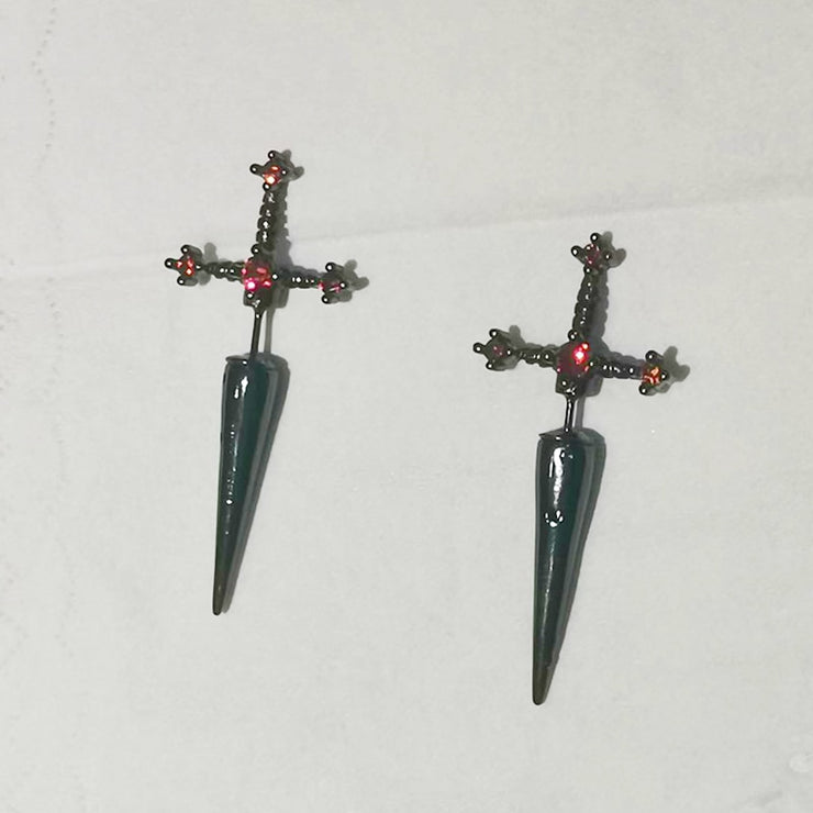 Pendientes con tachuelas de diamantes de imitación de la espada de Orión