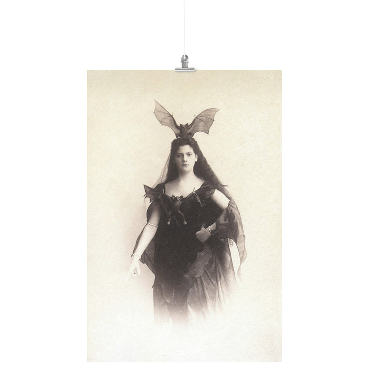 "La Reine Vampire" par Atelier Adele Matte Poster