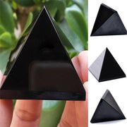 Pyramide de pierre d'obsidienne en cristal naturel