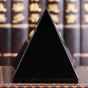 Pyramide de pierre d'obsidienne en cristal naturel