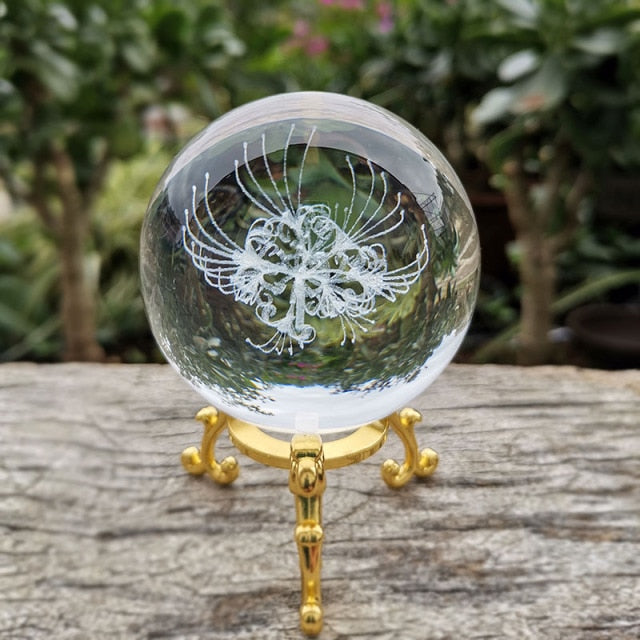 Bola de cristal con base de metal adornada